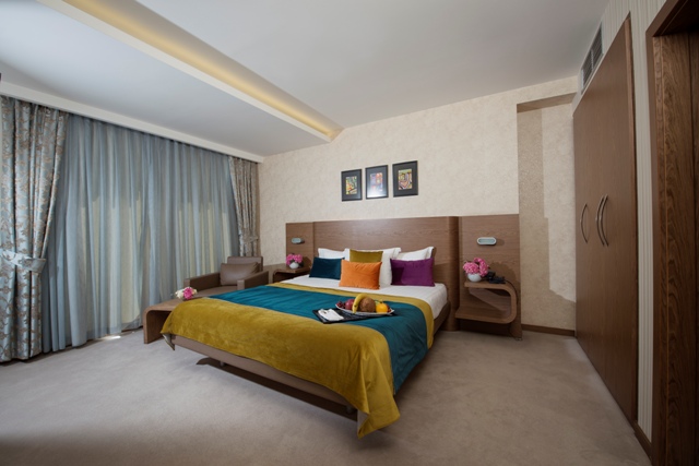 Emerald Pristina Kosovo junior suite room view 4